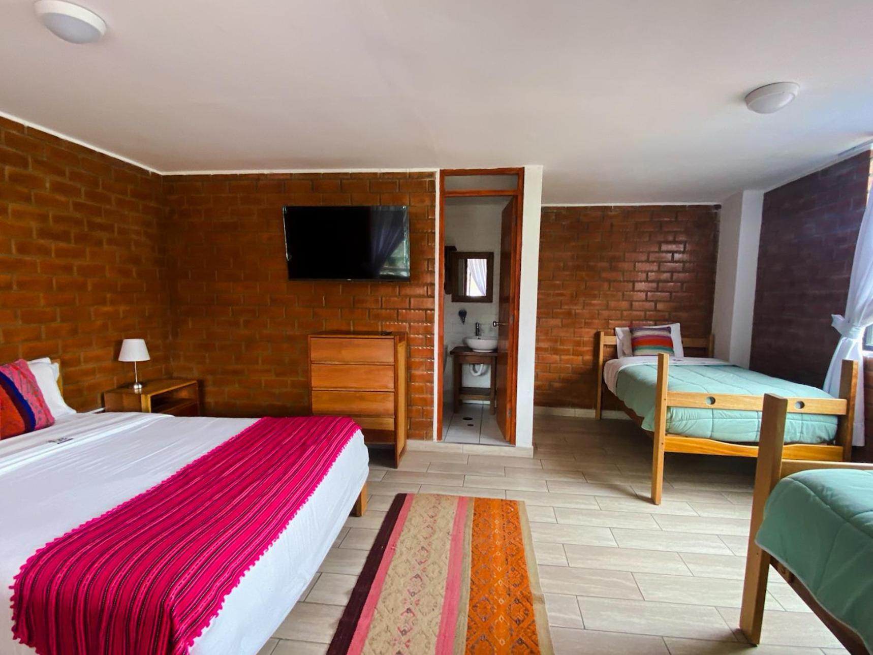 بيت شباب Tupac Huaraz المظهر الخارجي الصورة